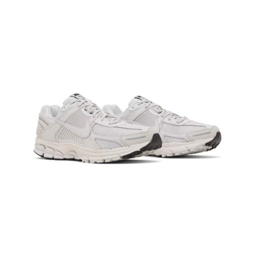 کتونی رانینگ نایک وومرو 5 سفید Nike Air Zoom Vomero 5 Vast Grey