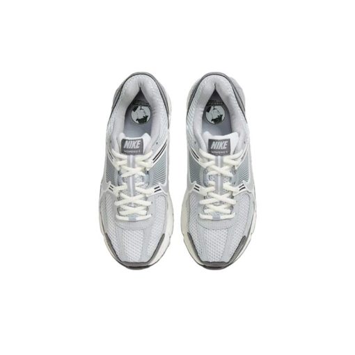 کتونی رانینگ نایک وومرو 5 طوسی خاکستری Nike Air Zoom Vomero 5 Wolf Grey