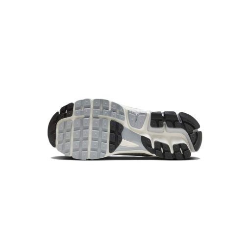 کتونی رانینگ نایک وومرو 5 طوسی خاکستری Nike Air Zoom Vomero 5 Wolf Grey