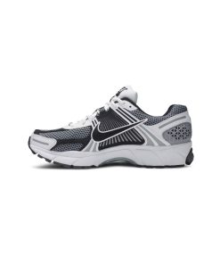 کتونی رانینگ نایک وومرو 5 مشکی سفید طوسی  Nike Air Zoom Vomero 5 SE SP Dark Grey