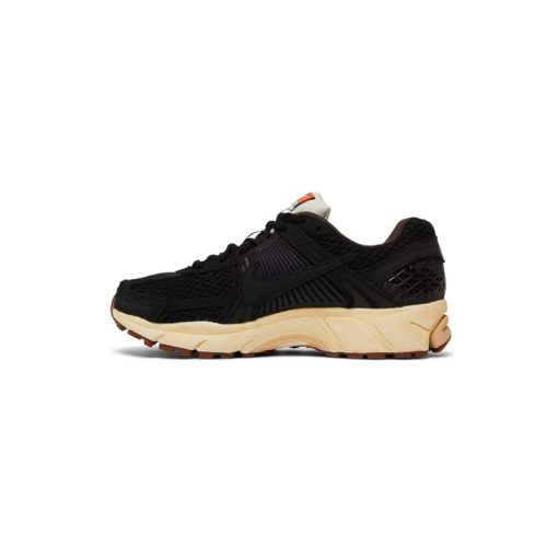کتونی رانینگ نایک وومرو 5 مشکی کرم Nike Air Zoom Vomero 5 Black Sesame
