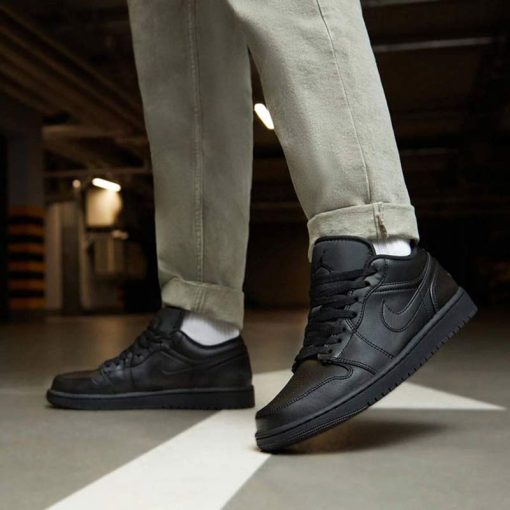 کفش نایک ایرجردن 1 ساق کوتاه فول مشکی Nike Air Jordan 1 Low Triple Black