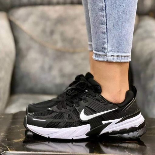 کتونی نایک راننیگ وی2کا مشکی سفید Nike V2K Run Black White