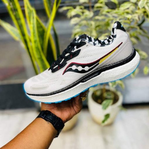 کتانی رانینگ ساکونی سفید مشکی زرد Saucony Triumph 19 White Black Yellow