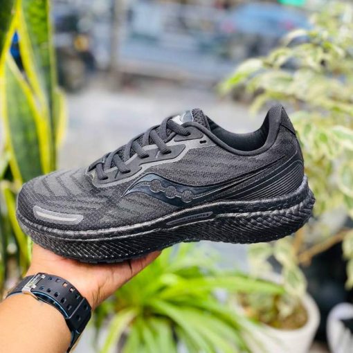 کتانی رانینگ ساکونی مشکی Saucony Triumph 19 Black