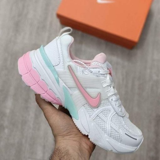 کتونی نایک راننیگ وی2کا سفید صورتی Nike V2K Run White Pink