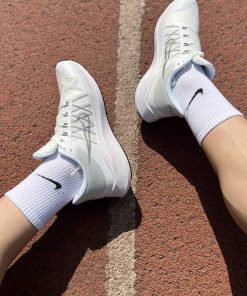 کتونی تنیس نایک وینفلو 8 سفید نقره ای Nike Winflo 8 White Silver