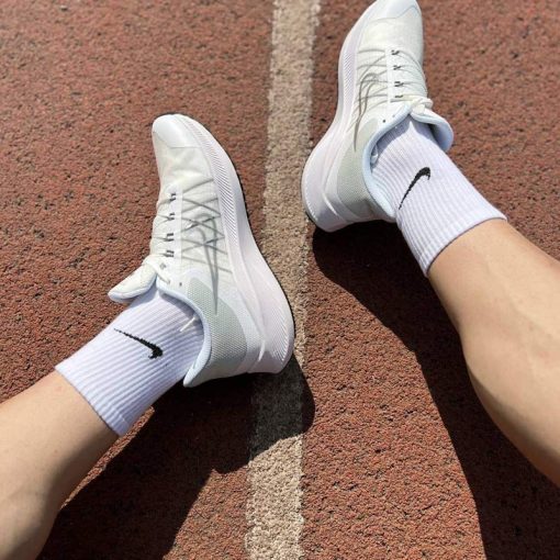 کتونی تنیس نایک وینفلو 8 سفید نقره ای Nike Winflo 8 White Silver