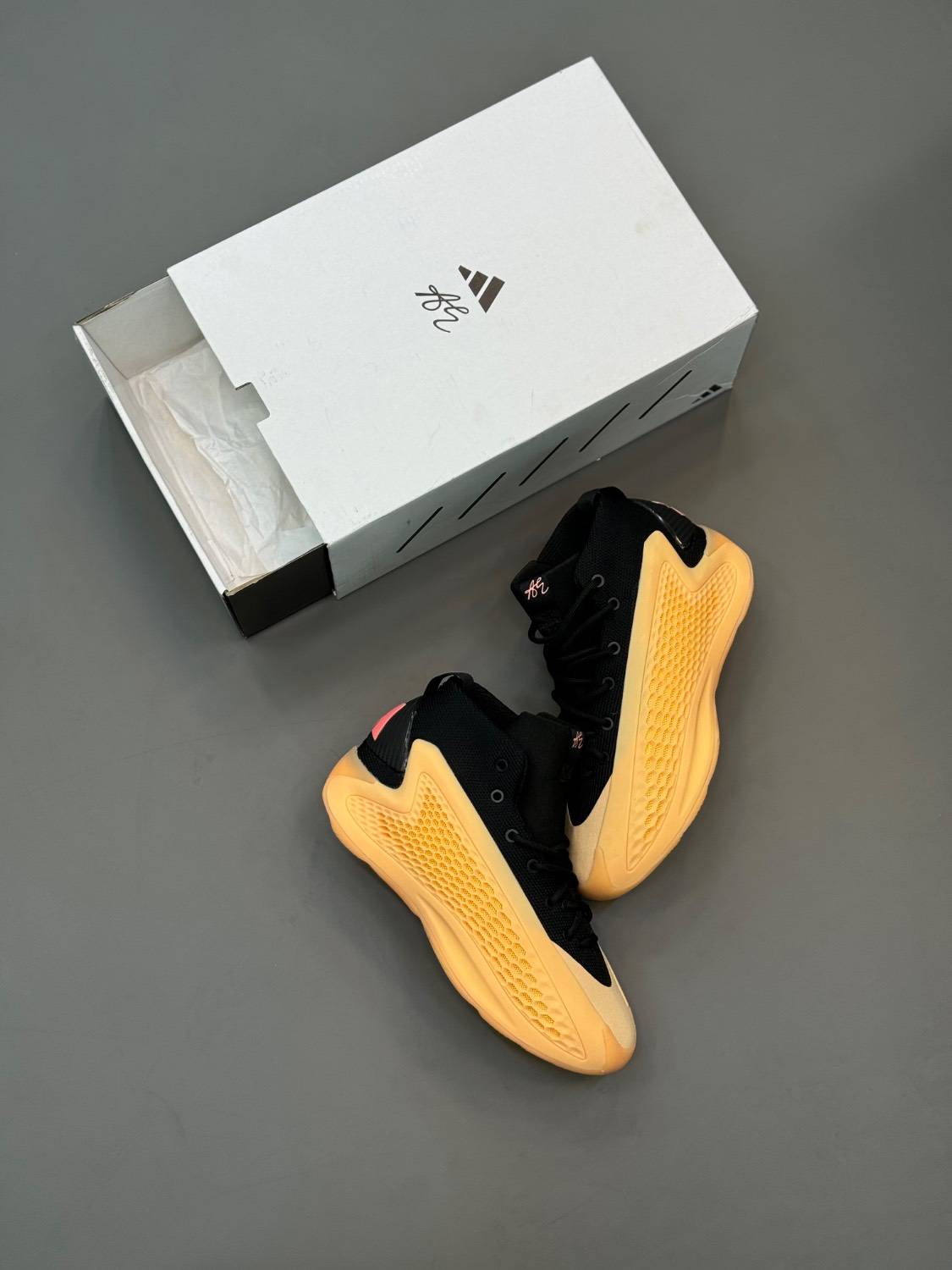 کتونی بسکتبالی آدیداس آنتونی ادواردز مشکی نارنجی Adidas AE 1 With Love - Image 3